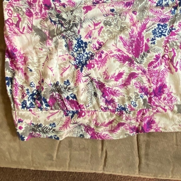 Ann Taylor flouncy top is in a fuchsia, tan and navy gypsy 70s print. Scoop. - Picture 4 of 7